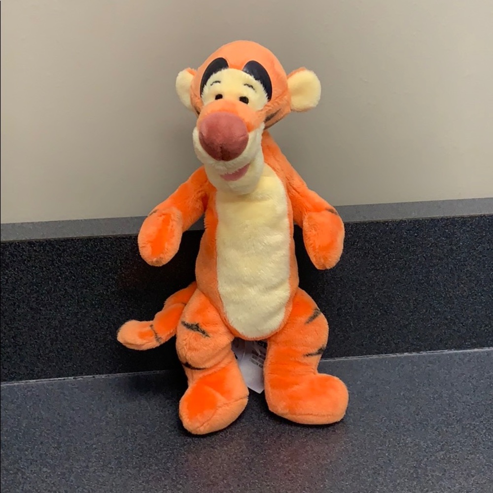 🛍Disney Store Tigger beanie plush doll